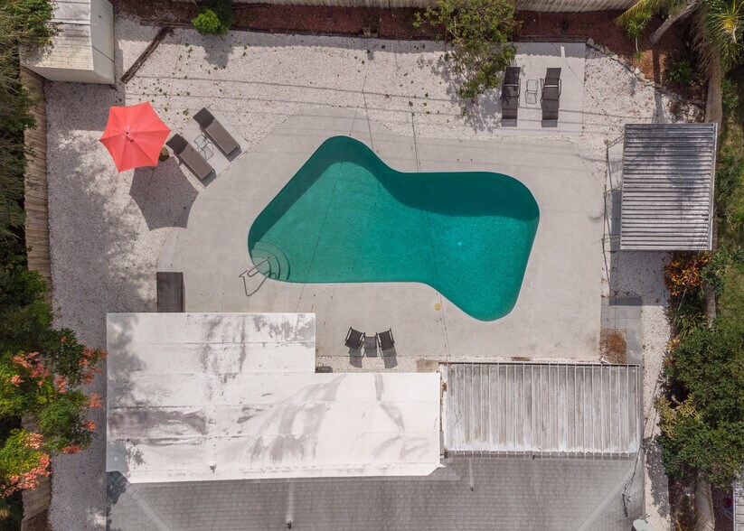 Building Photo - 1321 Chesterfield Dr
