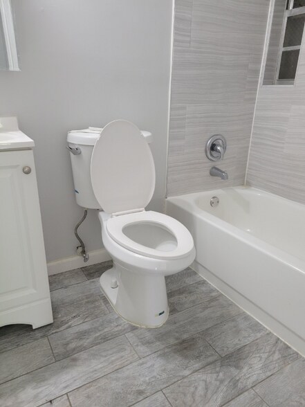 Building Photo - 821 Central Ave