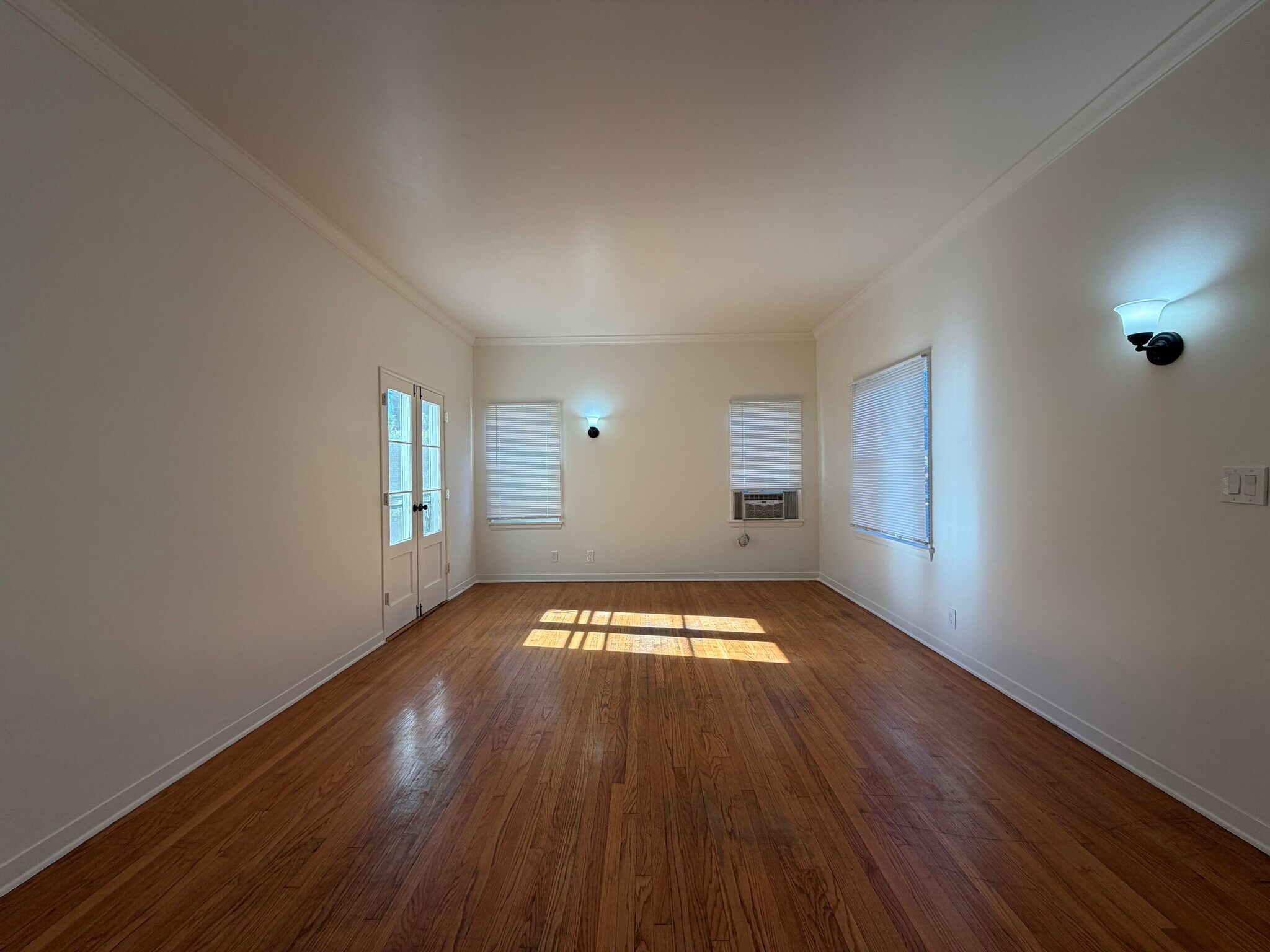 Building Photo - 1156 E Orange Grove Blvd