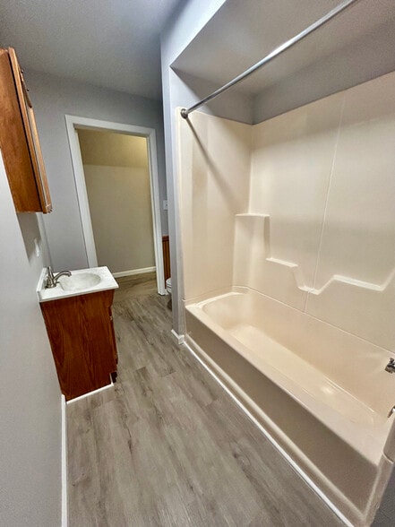 Building Photo - 112 Rock St