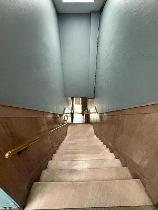 Building Photo - 705 Park Ave