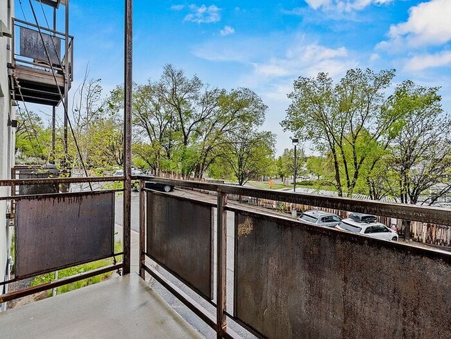 Building Photo - 557 Oppenheimer Dr
