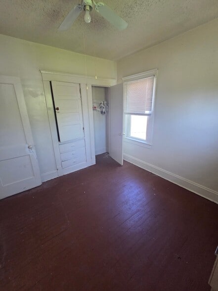 Building Photo - 11807 Honeydale Ave