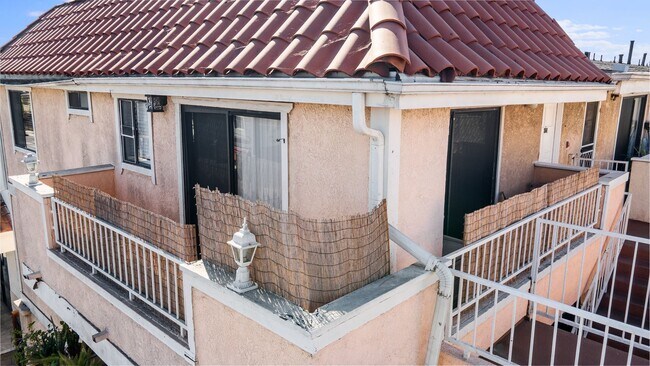 Building Photo - 1168 E 10th St