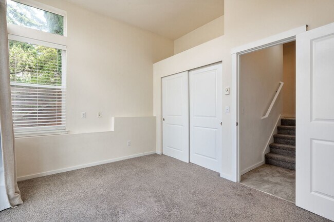 Building Photo - 3027 21st Ave W