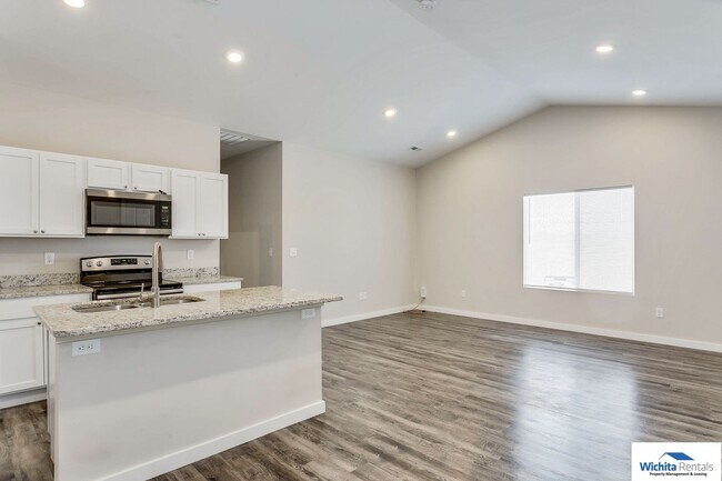 Building Photo - Newer 3 bedroom 2 bath Duplex in Goddard