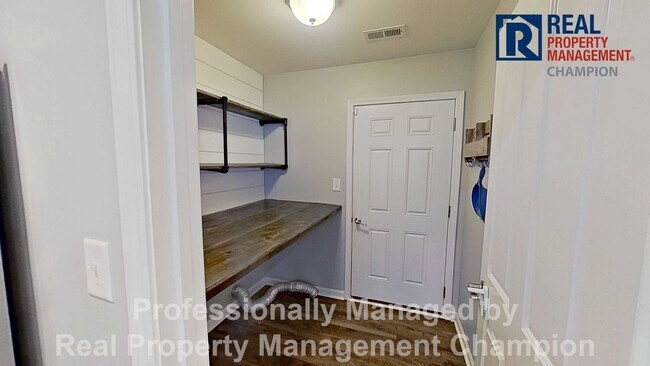 Building Photo - Perfect 3 BD 2 BA Home Just Minutes from MCAS Cherry Point