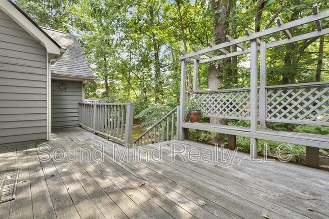 Building Photo - 112 Lomond Ln