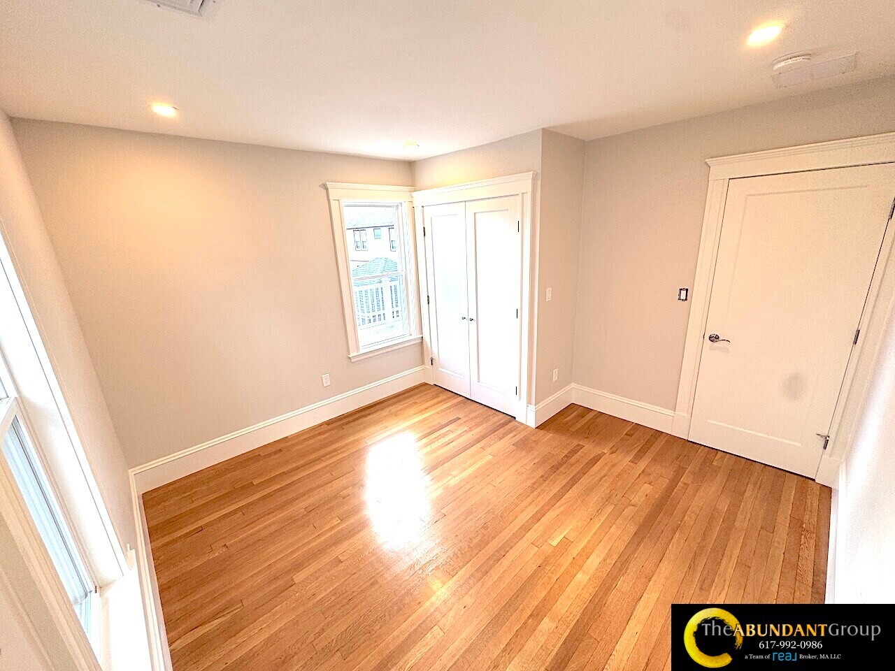 Building Photo - 14 White St