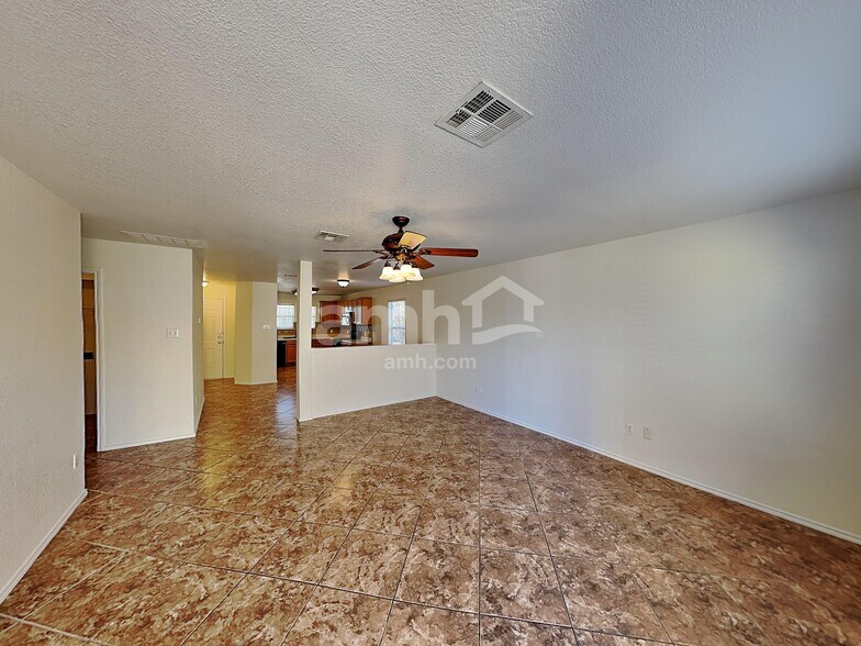 Building Photo - 1805 Lost Maples Loop