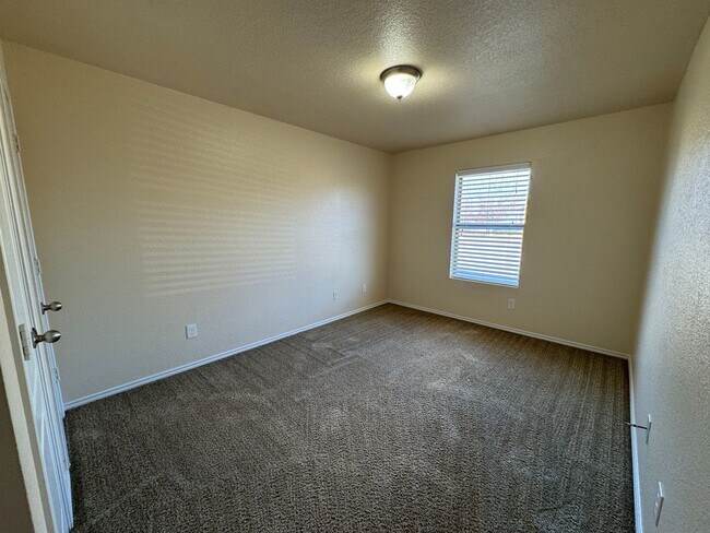 Building Photo - 9901 Diana Dr