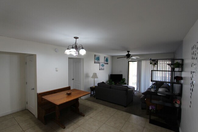 Building Photo - Furnished 2BR, 2BA Condo in University Heights