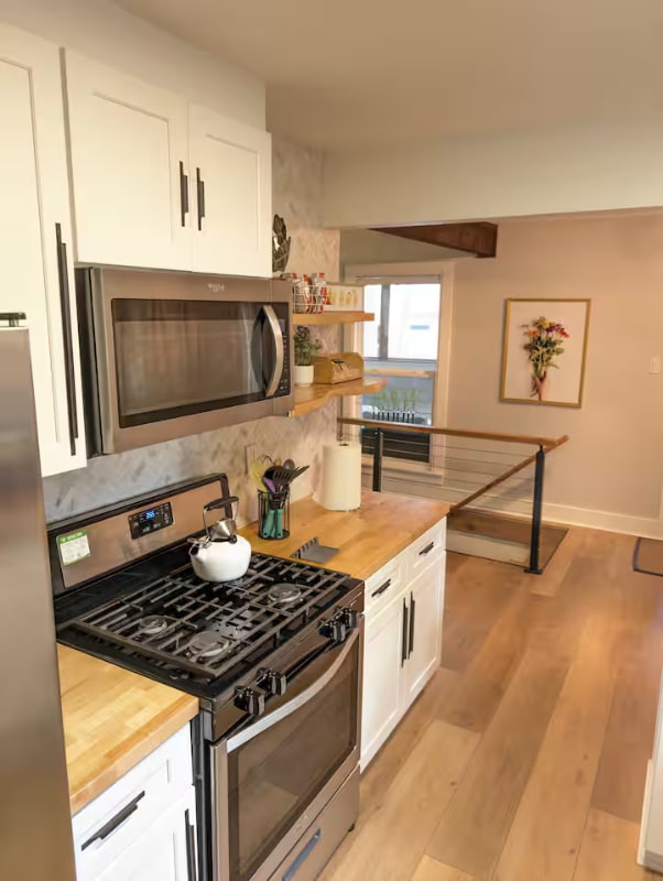 Building Photo - 10095 Lake Forest Way