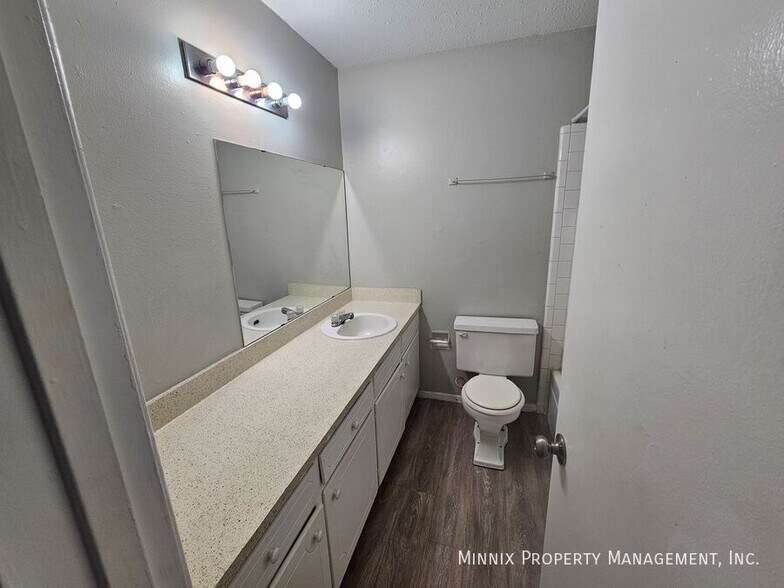 Building Photo - 1604 Yonkers