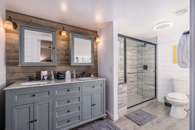 Building Photo - 12202 N 60th St