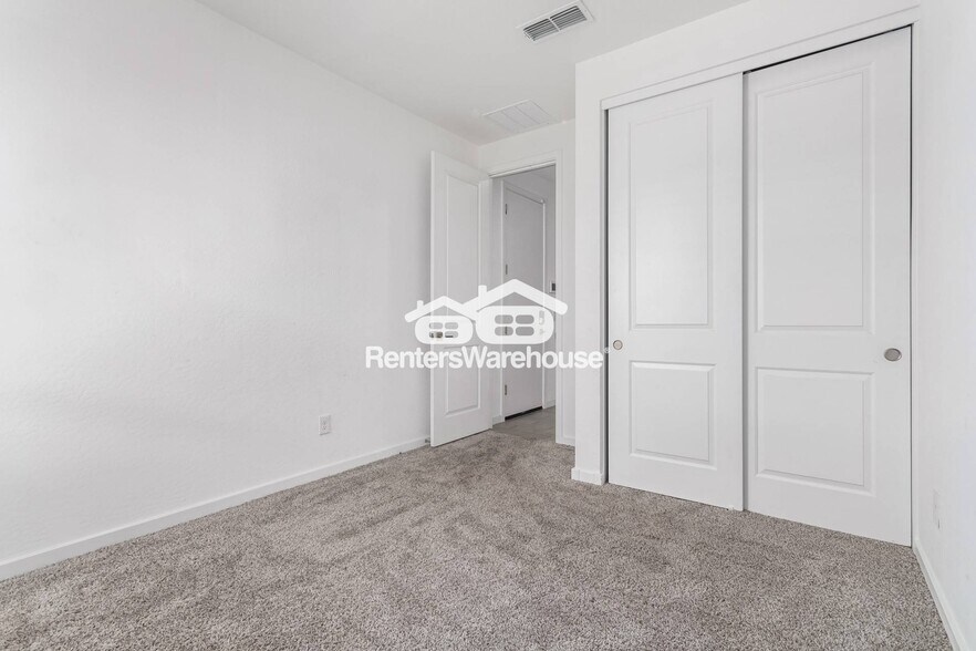 Building Photo - 6824 W Vly Vw Dr