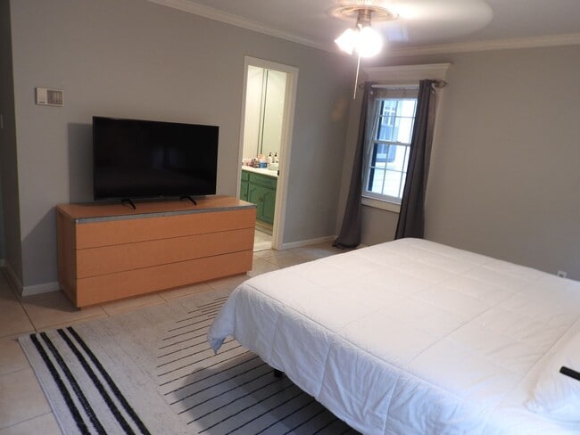 Building Photo - 804 Tulip Poplar Dr