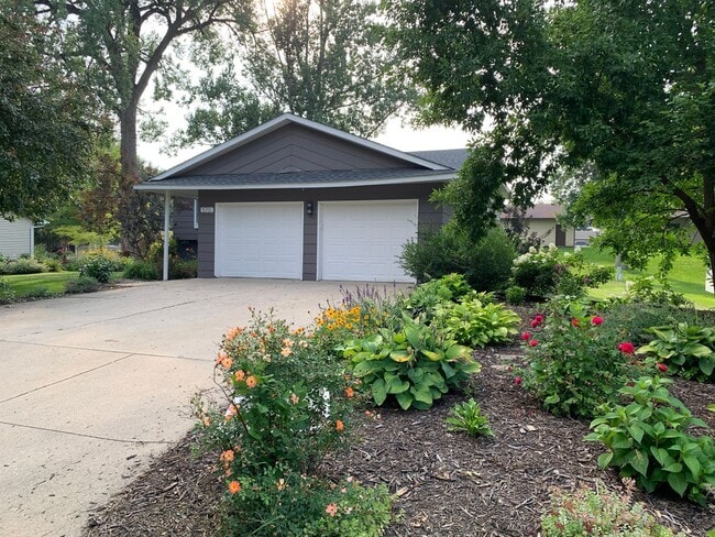 Building Photo - Beautifully Landscaped Split-Level Home