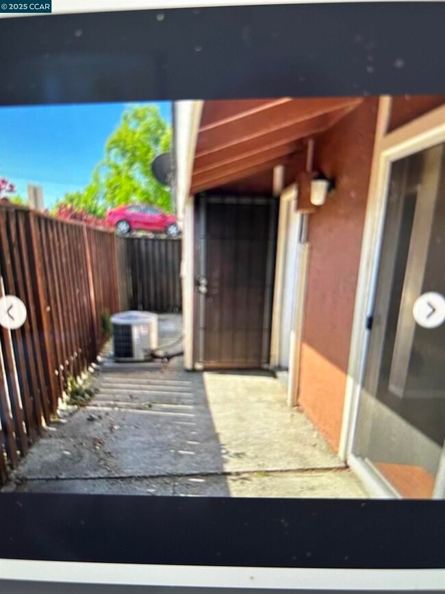 Building Photo - 2021 Olivera Rd