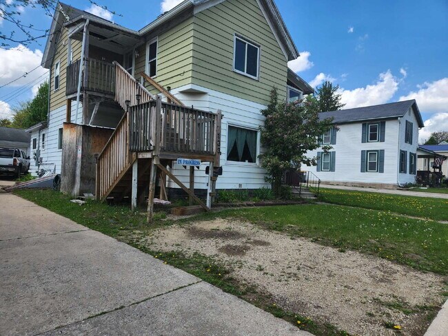 Building Photo - 133 Leffert St