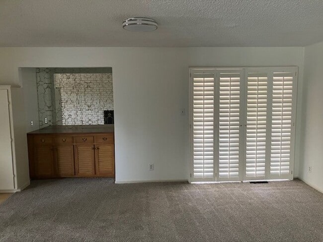 Building Photo - One level home in old Southwest Reno