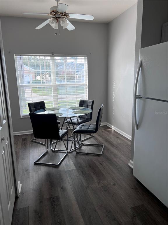 Building Photo - 8121 Fan Palm Way