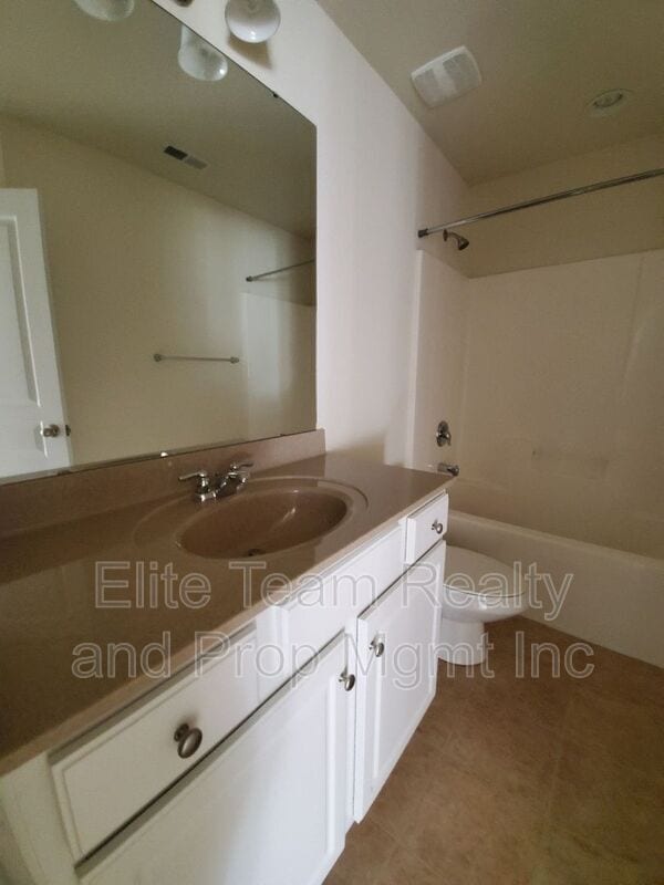 Building Photo - 11190 Bridgewater Dr