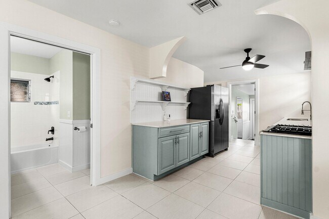 Building Photo - 409 S M St