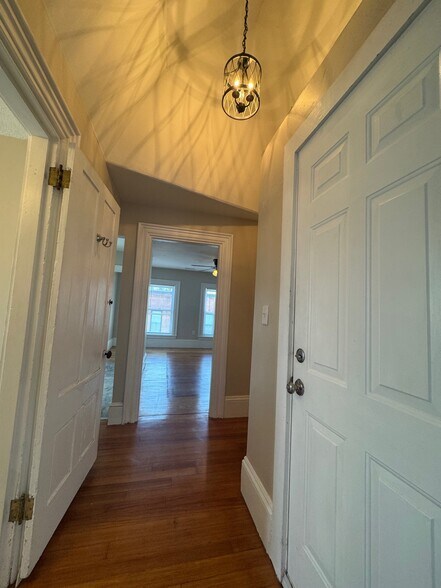 Building Photo - 17 Whitman Ave