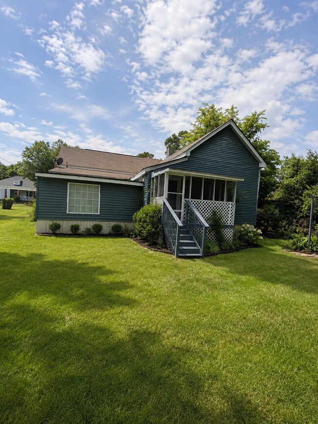 Building Photo - 4052 Mikado Ave