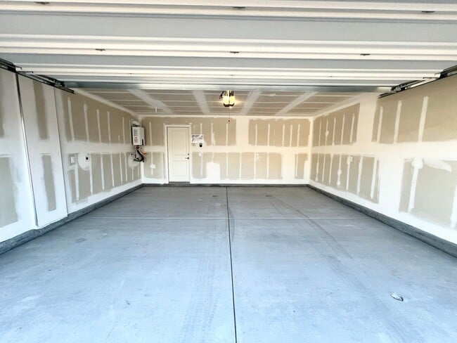 Building Photo - 2625 Dahlia Fls Ave