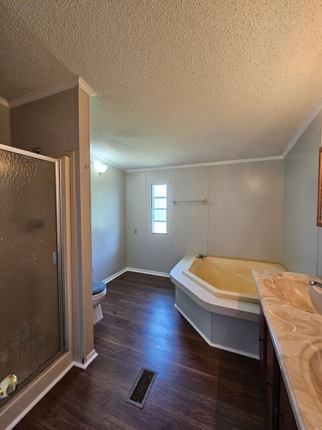 Building Photo - NEW LISTING!!!!!