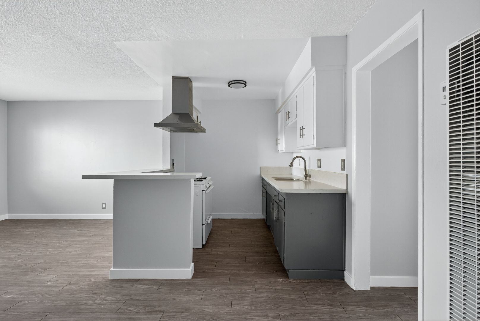 Building Photo - 1121 Daisy Ave