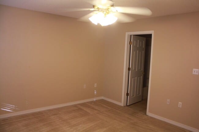 Building Photo - 976 Scenic Oak Ln