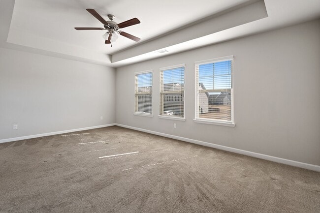 Building Photo - 3 BEDROOM TOWNHOME IN OAKWOOD!