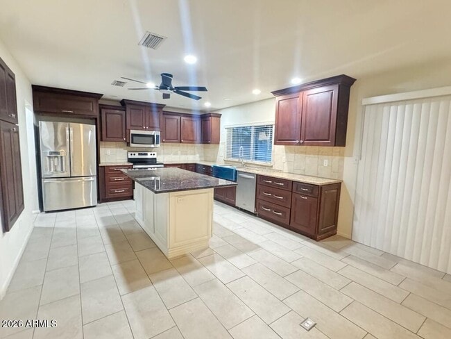 Building Photo - 4816 S Taylor Dr