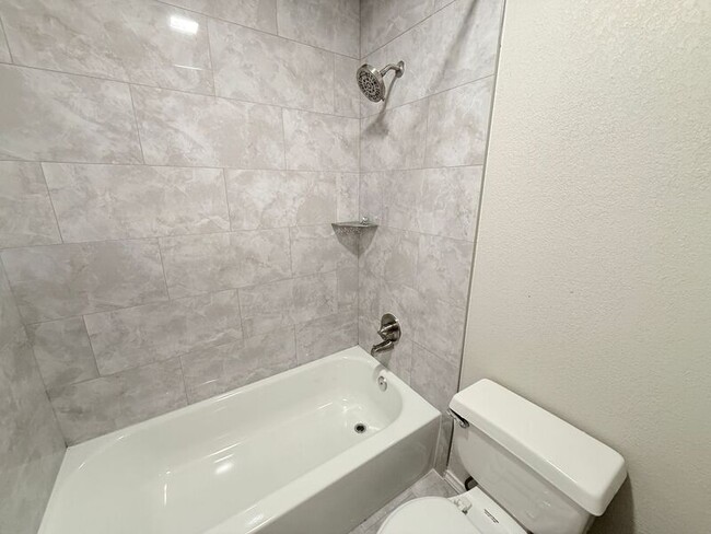 Building Photo - 2405 Hopkins Dr