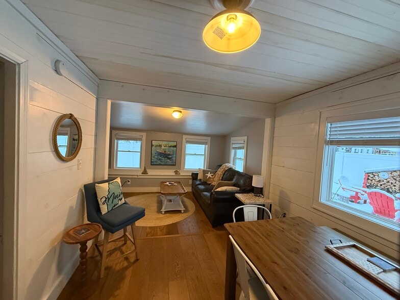 Building Photo - 19 Ferry Ln