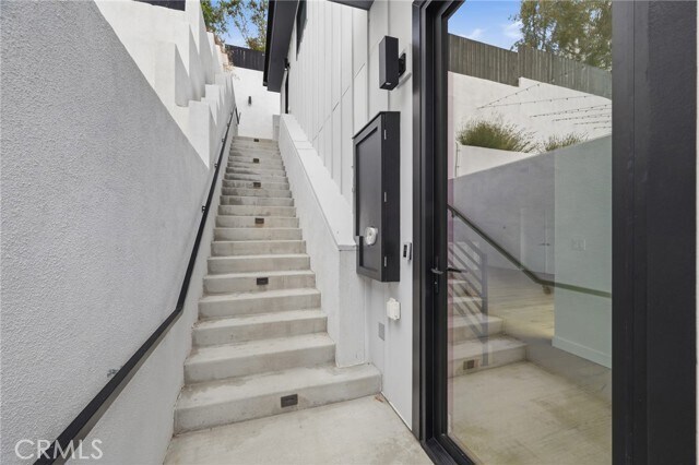 Building Photo - 6565 Pickwick St