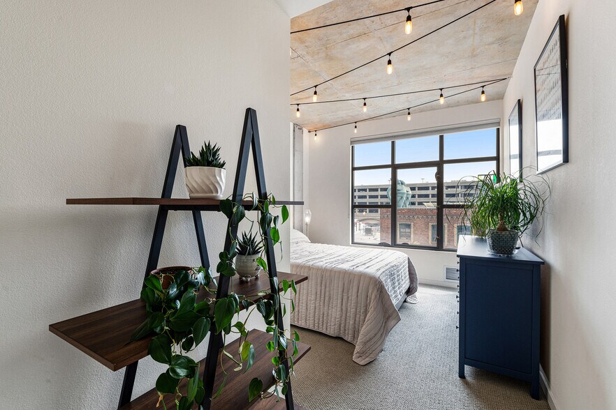 Building Photo - 288 3rd St