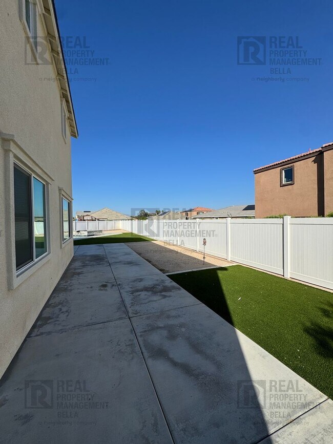 Building Photo - Gorgeous Menifee Pool Home with Downstairs...