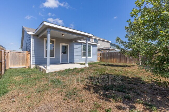 Building Photo - 10110 Jardin Verde