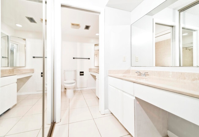 Building Photo - 8353 Trent Ct