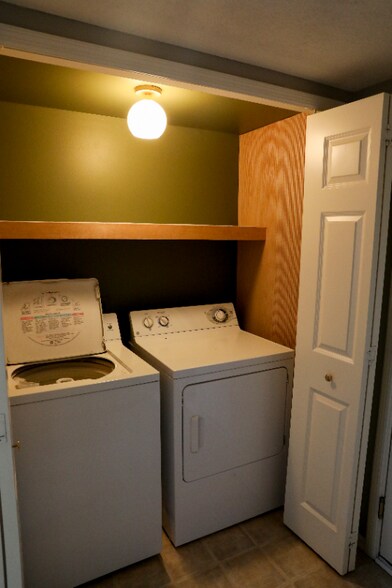 Building Photo - 8017 Stratford Cir S