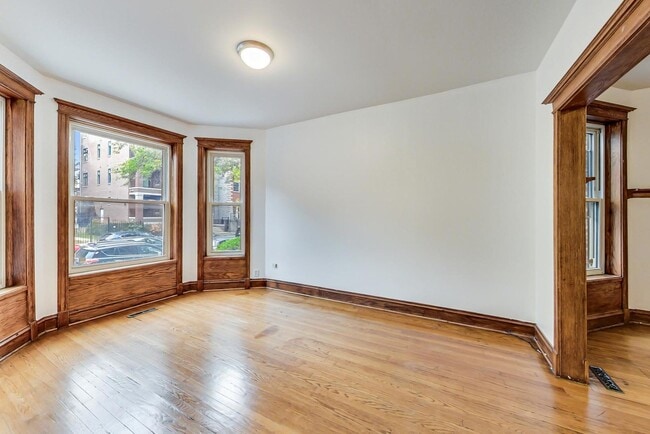 Building Photo - 3515 N Wilton Ave