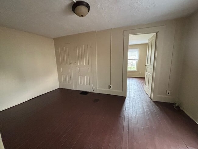 Building Photo - Single Family