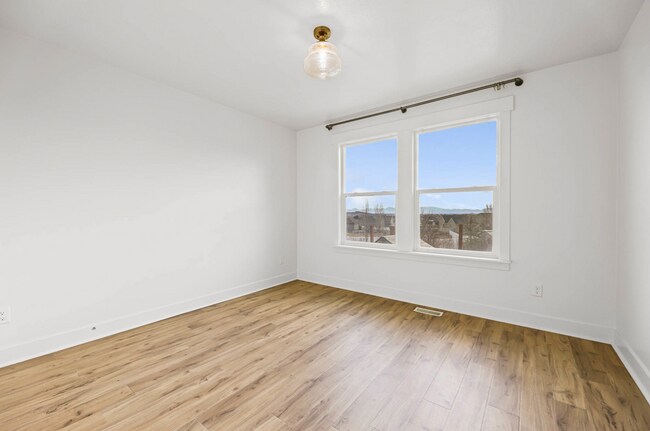 Building Photo - Beautiful 6-Bedroom Home in Eagle Mountain!