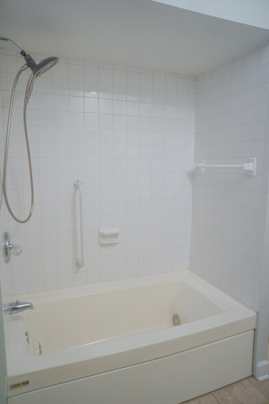 Building Photo - 3173 Portis Ave