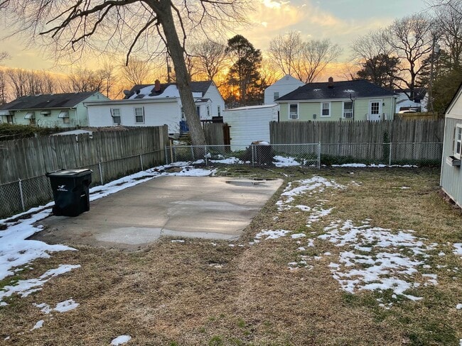 Building Photo - Impeccably Updated 3 BR / 2 BA Ranch