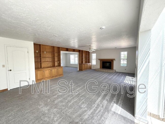 Building Photo - 2506 W Grandview Dr